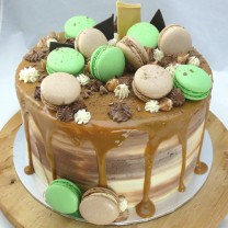 Drip Cake - Macarons with Caramel - NOT Nut Free (4L)
